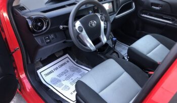 2015 Toyota Prius C Three full