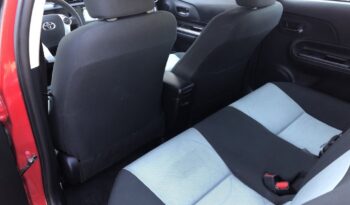 2015 Toyota Prius C Three full