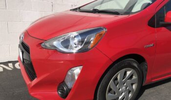 2015 Toyota Prius C Three full