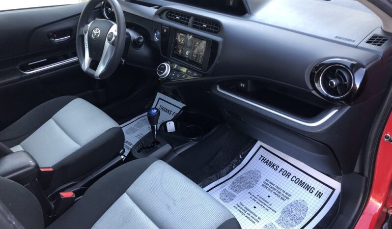 2015 Toyota Prius C Three full