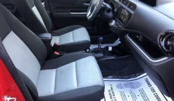 2015 Toyota Prius C Three full