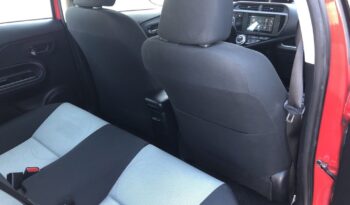 2015 Toyota Prius C Three full