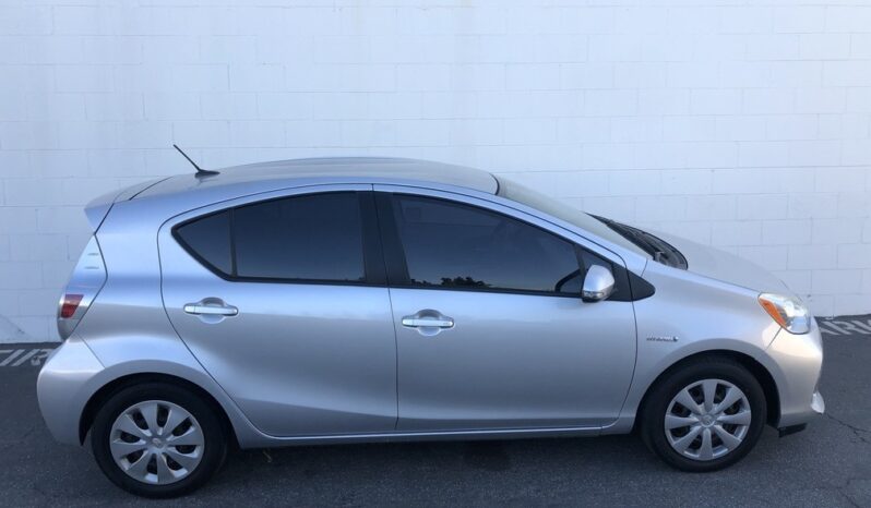 2014 Toyota Prius C Three full