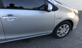 2014 Toyota Prius C Three full