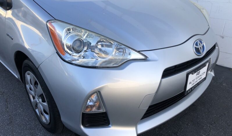 2014 Toyota Prius C Three full