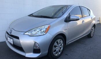 2014 Toyota Prius C Three full