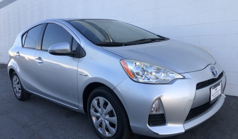 2014 Toyota Prius C Three full