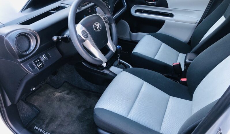 2014 Toyota Prius C Three full