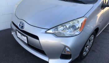 2014 Toyota Prius C Three full