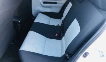 2014 Toyota Prius C Three full