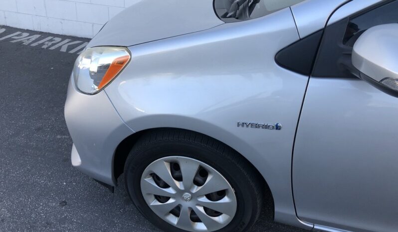 2014 Toyota Prius C Three full