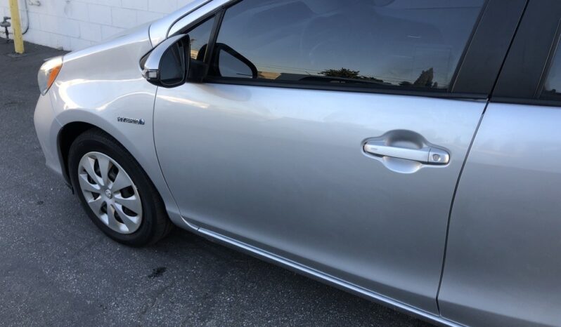 2014 Toyota Prius C Three full