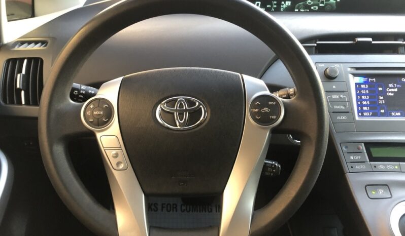 2015 Toyota Prius Two full