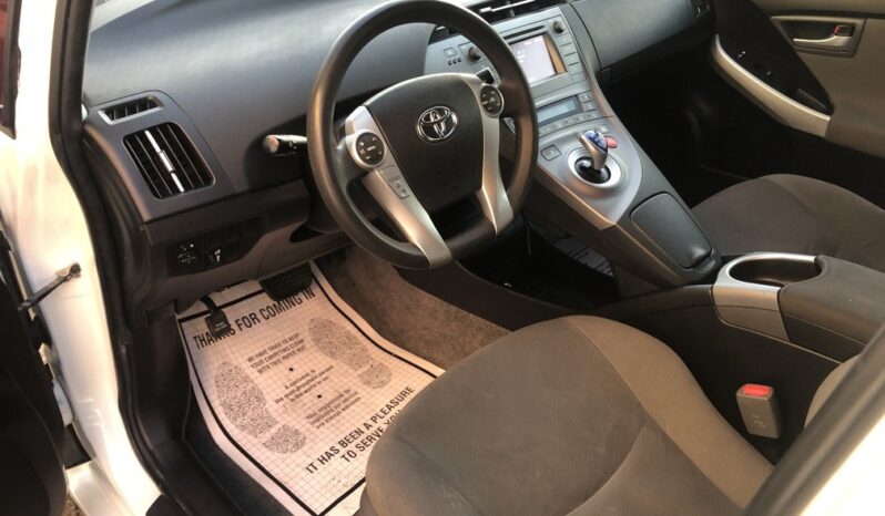 2015 Toyota Prius Two full