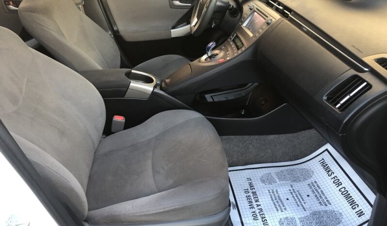 2015 Toyota Prius Two full