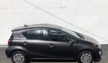 2016 Toyota Prius C Two full