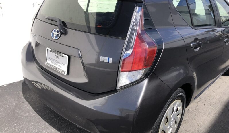 2016 Toyota Prius C Two full