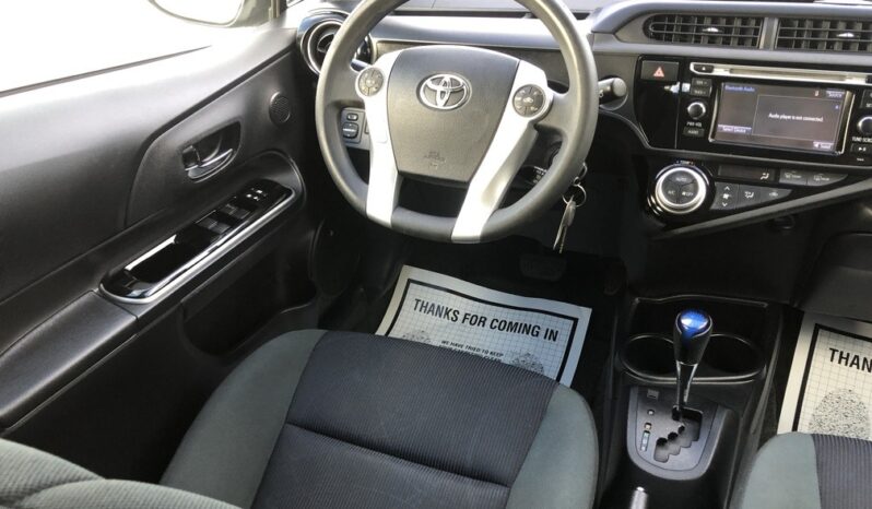 2016 Toyota Prius C Two full