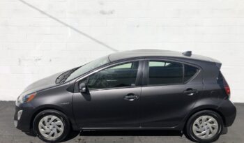 2016 Toyota Prius C Two full