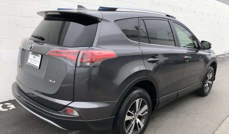 2017 Toyota RAV4 XLE full