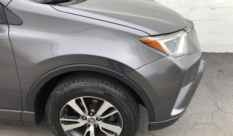 2017 Toyota RAV4 XLE full