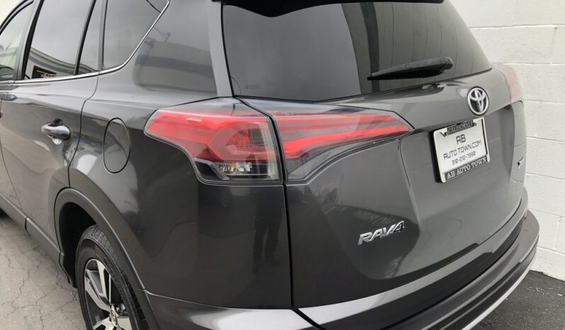 2017 Toyota RAV4 XLE full