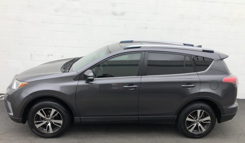 2017 Toyota RAV4 XLE full